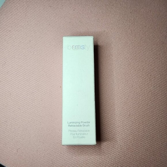 rms beauty Luminizing Powder Retractable Brush - Picture 3 of 4